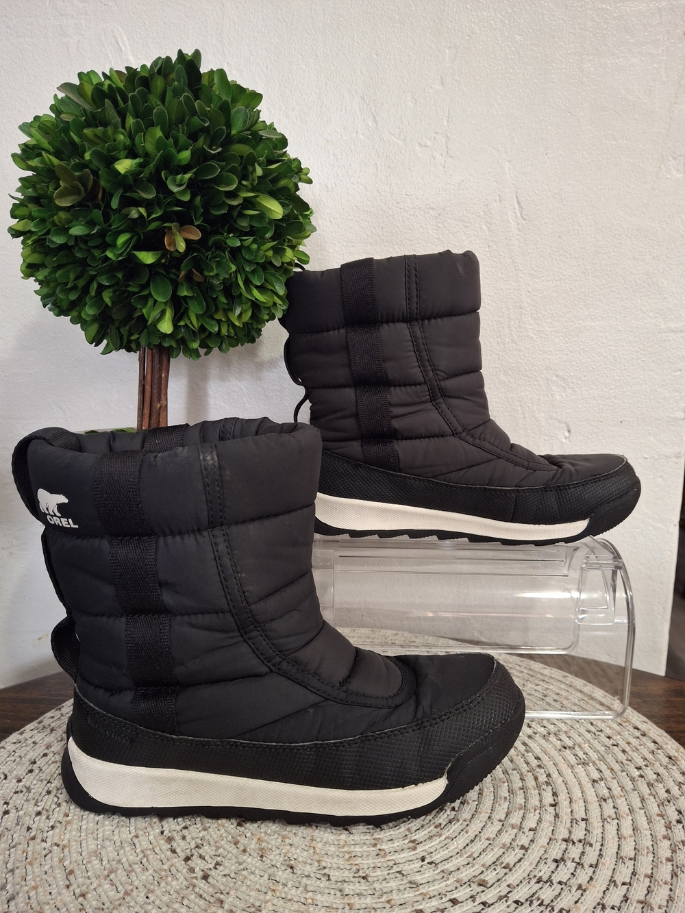 Kid's Sorel Whitney II Puffy Mid Snow Boots Size 2.